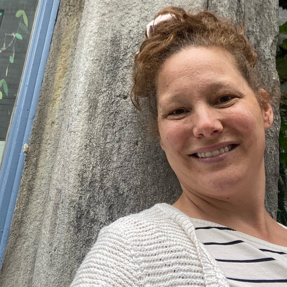 Meet your Posher, Amy - Picture 2 of 2